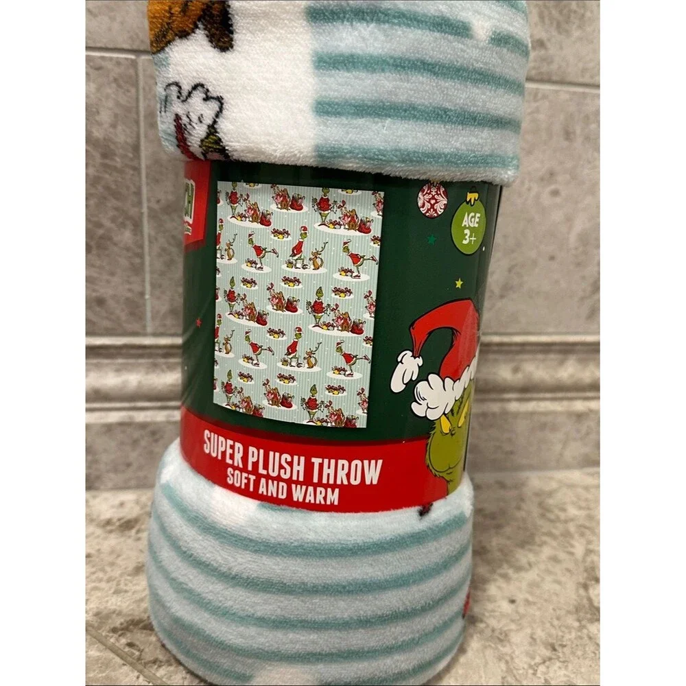 The Grinch Super Plush Throw Blanket NEW Dr Seuss Soft Warm 46” X 60”